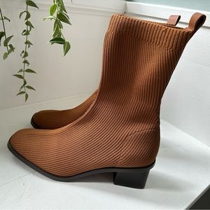 Everlane Glove Boots in Toffee, size 9, NWOT - never worn!